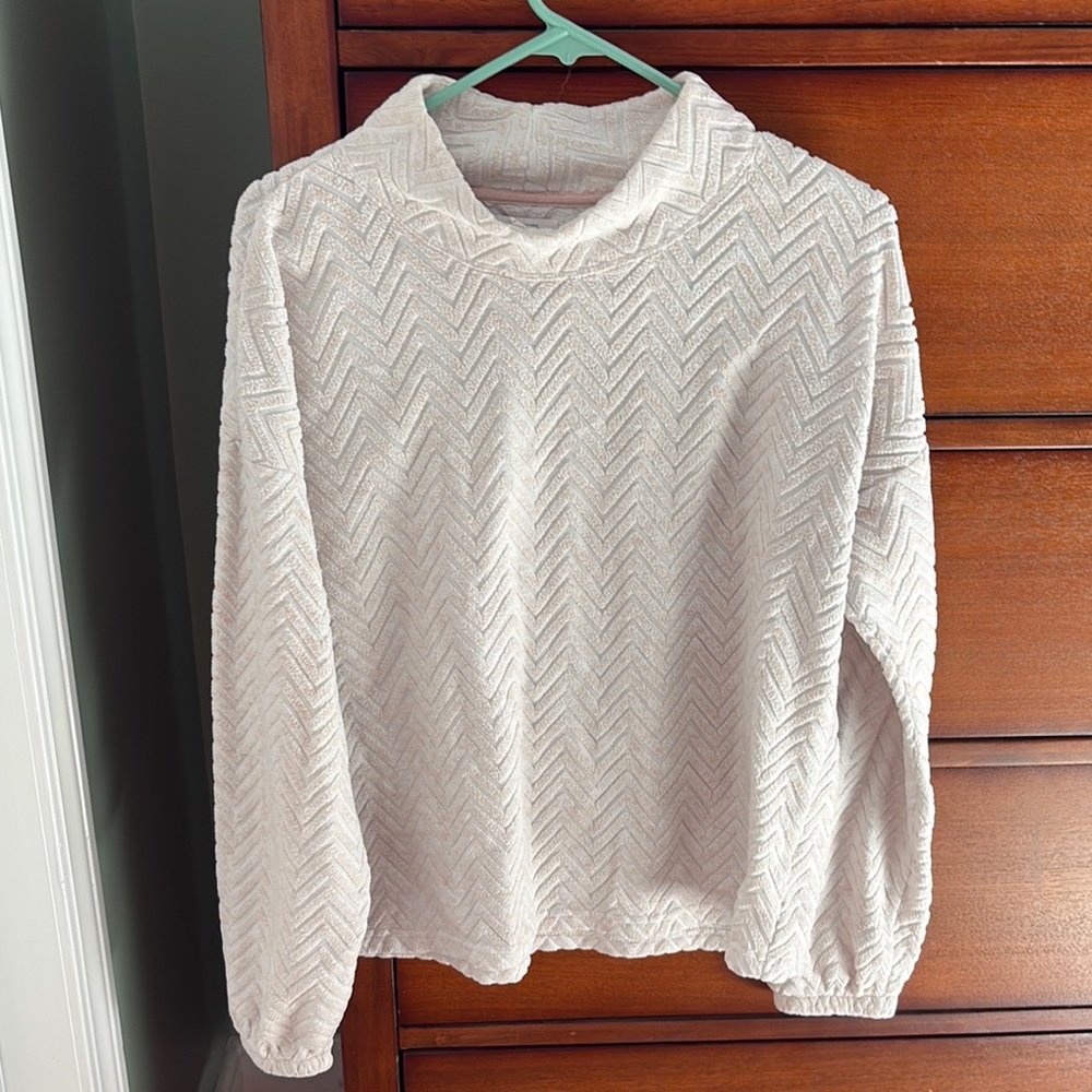 Maurices Ivory Chevron Long Sleeve Top